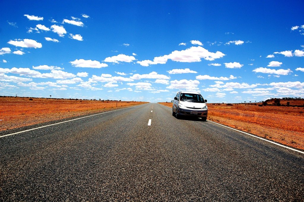 Eine Straße im australischen Outback.
