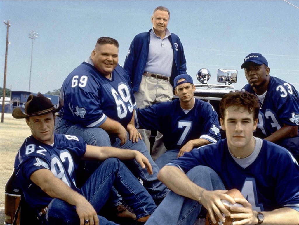 Jon Voight, James Van Der Beek und Paul Walker in „Varsity Blues“ (1999).