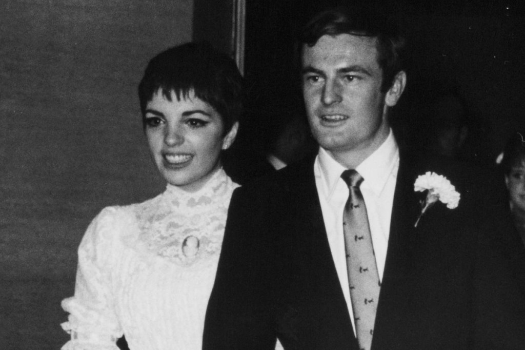 Liza Minelli und Peter Allen bei ihrer Hochzeit.